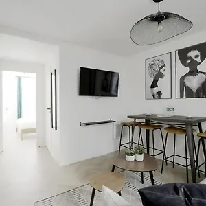 Apartment Enchanting Parisian, Paris